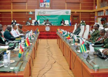 “إيكواس” تفاوض انقلابي النيجر وتتمسك بالقوة كـ”خيار أخير”