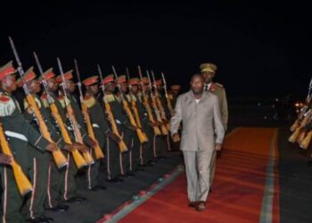 رئيس بوروندي إيفاريست ندايشيمي يدين شائعات الانقلاب