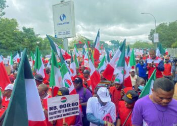 النقابات العمالية في نيجيريا تدعو إلى إضراب لأجل غير مسمى بسبب تكاليف المعيشة