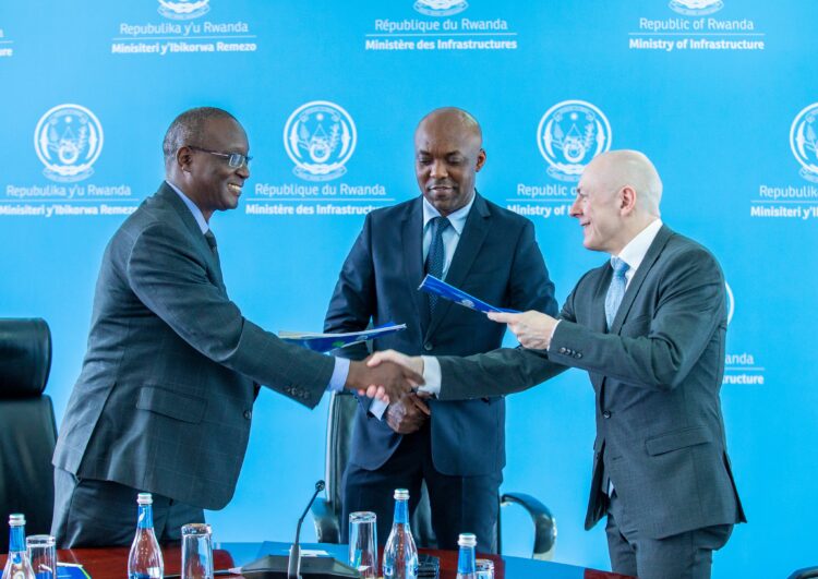 وقعت شركة Dual Fluid اتفاقية مع حكومة رواندا، ممثلة بمجلس الطاقة الذرية الرواندي، لبناء أول مفاعل تجريبي .