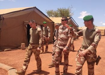 فرنسا تجري محادثات مع مسؤولين من النيجر بشأن انسحاب قواتها