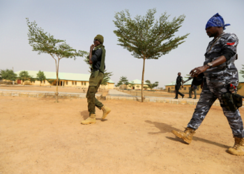 مسلحون يقتلون 14 ويختطفون 60 في هجمات بشمال نيجيريا