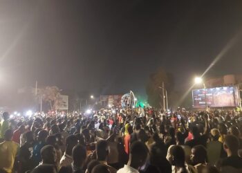 الآلاف من أنصار تراوري يحتشدون في عاصمة بوركينا فاسو بعد أنباء عن انقلاب عسكري