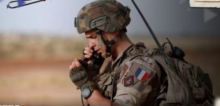 فرنسا تعتزم سحب جزء من عتادها العسكري في النيجر