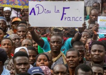 فرنسا تسحب قواتها وسفيرها من النيجر وتعلن نهاية التعاون العسكري