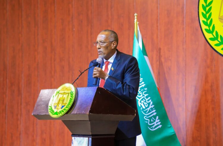 رئيس أرض الصومال يوجه تحذيرا إلى ولاية بونتلاند وكينيا