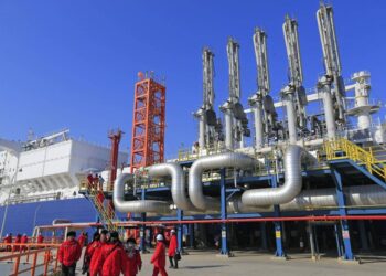 أنجولا تبطئ إلغاء دعم الوقود لتجنب تكرار الاحتجاجات