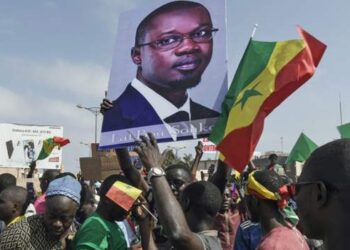 زعيم المعارضة السنغالية عثمان سونكو يستأنف إضرابه عن الطعام