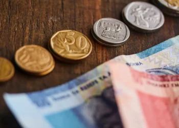 عين على إفريقيا (10-17 أكتوبر 2023م)  إفريقيا الحائرة: رواندا تُعظّم مكاسبها ومعدلات الفائدة المرتفعة تلتهم التنمية