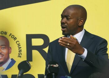 حزب المعارضة الرئيسي في زيمبابوي ينفي طرد زعيمه