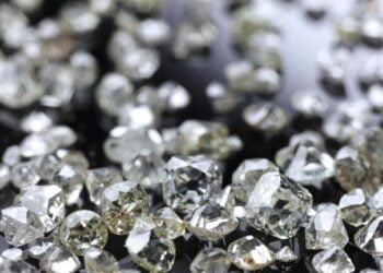 إفريقيا الوسطى تعلن استعدادها للتعاون مع روسيا في استخراج الماس