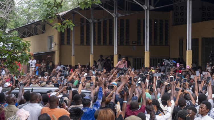 أسقف كينشاسا ينتقد “فوضى” الانتخابات واللجنة تواصل نشر النتائج