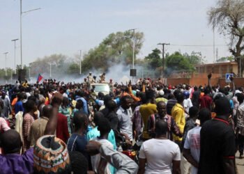 رئيس مفوضية إيكواس يدعو لتعزيز الديمقراطية تجنبا لعودة شبح الانقلابات