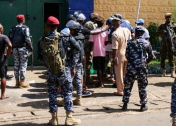 سيراليون تعتقل حارسًا رئاسيًا سابقًا بسبب محاولة انقلاب فاشلة