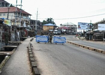 رئيس سيراليون يؤكد “احترام القانون” في مواجهة محاولة الانقلاب الفاشلة