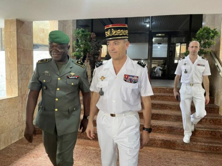 تعاون عسكري بين فرنسا وبنين.. والدولتان تنفيان انشاء قاعدة عسكرية