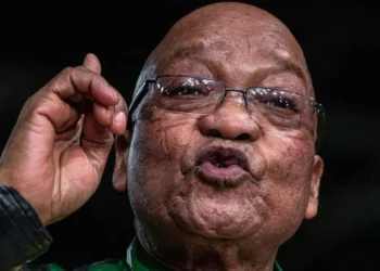 حزب المؤتمر الوطني الإفريقي الحاكم في جنوب إفريقيا يعلق عضوية زوما