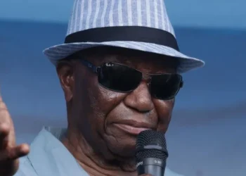 رئيس ليبيريا الجديد يفشل في إنهاء خطاب التنصيب بسبب عارض صحي