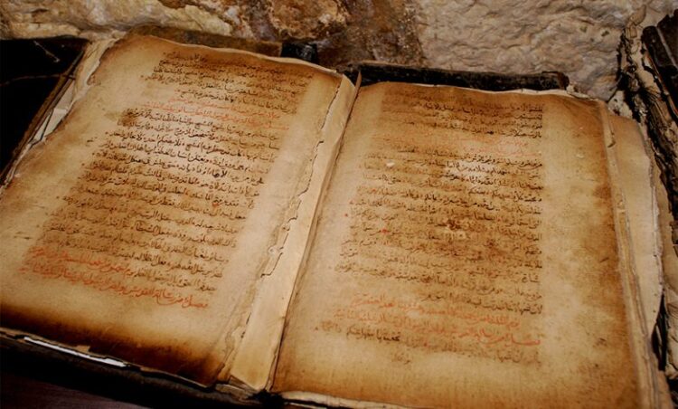 المخطوطات الإسلامية في غرب إفريقيا: أهميتها وتأليفها وآليات الاستفادة منها