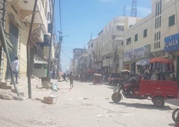 قتلى في عدة انفجارات بسوق شعبي في العاصمة الصومالية مقديشو