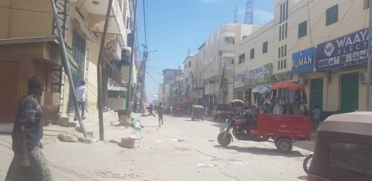 قتلى في عدة انفجارات بسوق شعبي في العاصمة الصومالية مقديشو