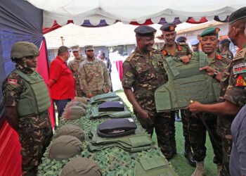 كينيا تتسلم معدات لمكافحة الإرهاب من القيادة العسكرية الأمريكية في إفريقيا