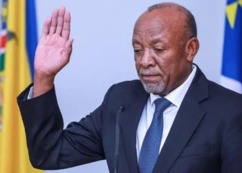 رئيس ناميبيا الجديد نانجولو مبومبا يؤدي اليمين الدستورية