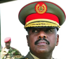 الرئيس الأوغندي يوويري موسيفيني يعين ابنه قائدًا للجيش