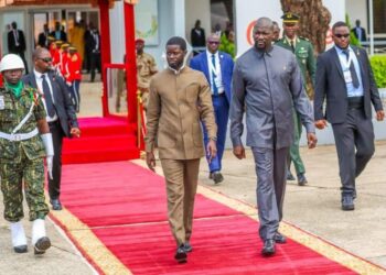 الرئيس السنغالي يقوم بأول زيارة إلى غينيا ويلتقى بنظيره مامادي دومبويا