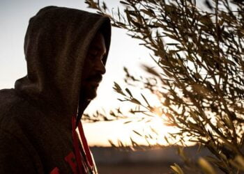 قلق أممي بشأن تصاعد الخطاب العنصري واستهداف المهاجرين الأفارقة في تونس