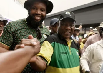 استطلاع للرأي: دعم الحزب الحاكم يرتفع في الأسابيع التي تسبق الانتخابات في جنوب إفريقيا