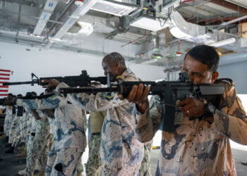 تمرين عسكري نصف سنوي يجمع خفر السواحل الجيبوتي والبحرية الأمريكية