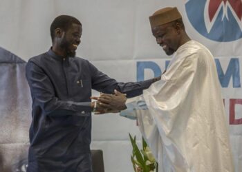 نظرة إلى التاريخ المضطرب للثنائي الرمزي الذي حكم السنغال منذ الاستقلال