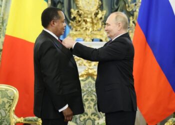 رئيس الكونغو في زيارة رسمية لروسيا وبوتين يقلده وسام الشرف