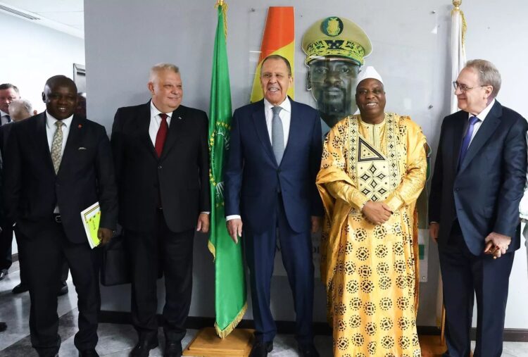 وزير الخارجية الروسي يبحث مع نظيرة الغيني التعاون العسكري وتعزيز القدرات الدفاعية