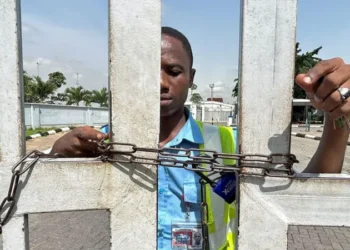 النقابات النيجيرية تعلق إضرابها لإجراء محادثات بشأن الحد الأدنى الجديد للأجور