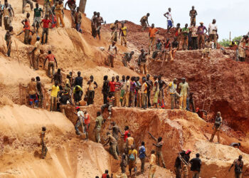 إفريقيا الوسطى تتهم شركة تعدين صينية بالتواطؤ مع الجماعات المتمردة