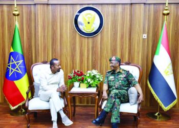 بعد اقتراب الحرب من الحدود الإثيوبية.. آبي أحمد يلتقي قائد الجيش السوداني عبد الفتاح البرهان