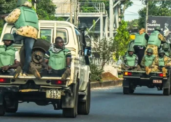 سيراليون تسجن 11 جنديًا وضابط شرطة بتهمة محاولة الانقلاب