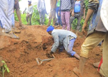 وسط توقعات بارتفاع عدد الضحايا..حصيلة انزلاق التربة في جنوب إثيوبيا ترتفع إلى 157 قتيلاً