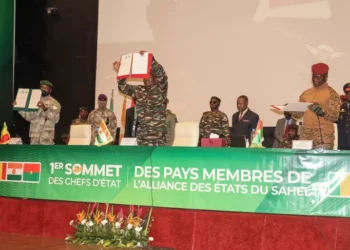 صحيفة روسية: هكذا تستفيد موسكو من إنشاء 3 دول إفريقية تحالفًا عسكريًا