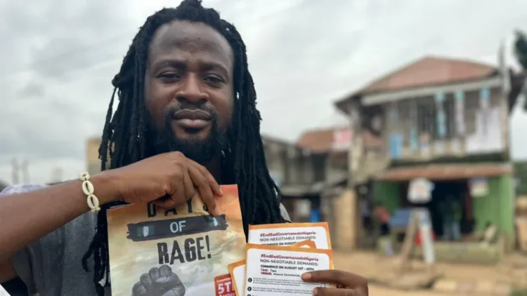 انتشار قوات الأمن النيجيرية والحكومة تعرض الحوار في محاولة لمواجهة الاحتجاجات