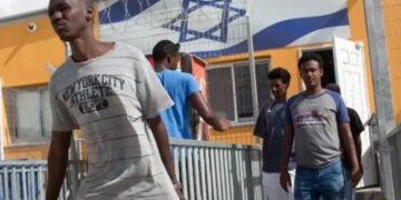 هآرتس: تجنيد أفارقة في الجيش الإسرائيلي مقابل إقامة ورواتب عالية