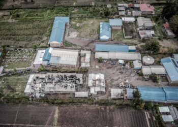 70 طفلاً في عداد المفقودين بعد حريق بمدرسة في كينيا