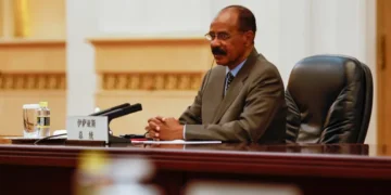 الرئيس الإريتري يتهم “دول جوار” بأنها منصة لتمرير مؤامرات خارجية ويحذر من تقسيم السودان