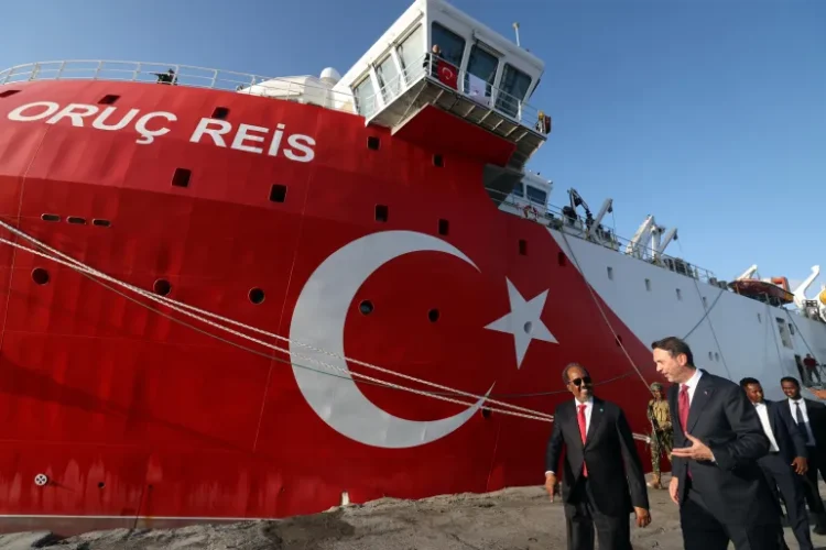 برفقة فرقاطات ومروحيات حربية..تركيا تبدأ التنقيب عن النفط والغاز في الصومال
