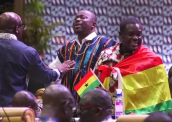 برلمان غانا يعلق أعماله بعد مشاهد فوضوية بسب خلاف حول الحزب الذي يحمل الأغلبية