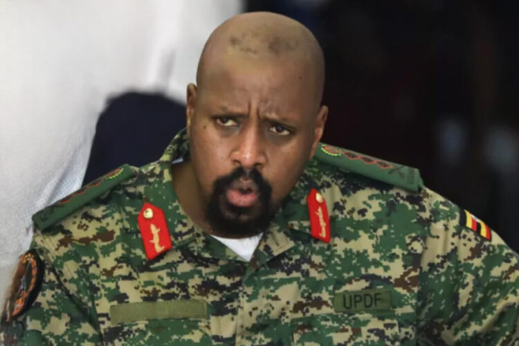 قائد الجيش الأوغندي يطرد السفير الأمريكي ويشترط اعتذاره للرئيس موسيفيني