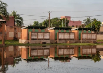 منظمة دولية: الفيضانات تحرم 10 ملايين طفل إفريقي من التعليم