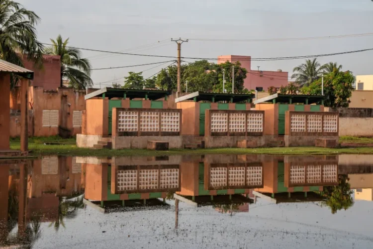 منظمة دولية: الفيضانات تحرم 10 ملايين طفل إفريقي من التعليم